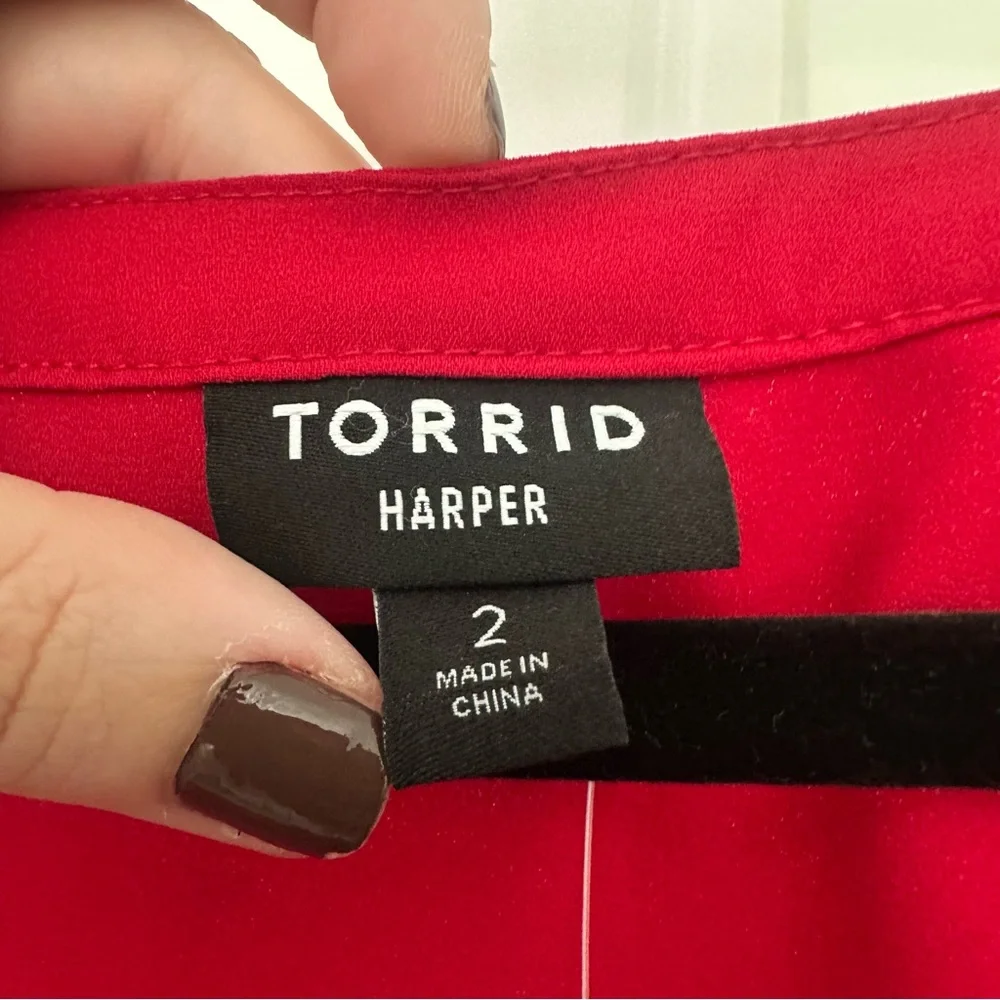 NWT! Torrid (2X) “Harper” Red V-Neck 3/4 Sleeve Flowy Top - Picture 4 of 10